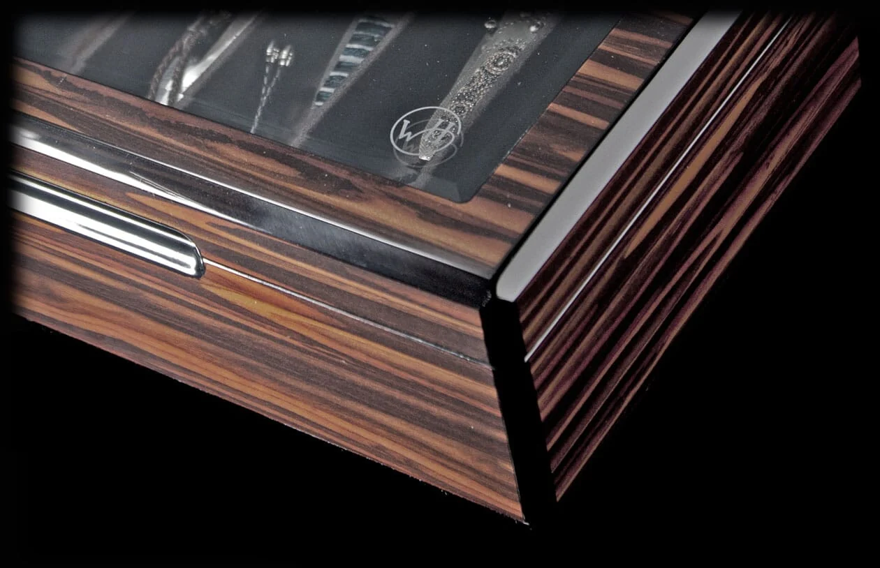 Collector Display Case - DK - Image 3